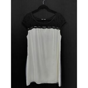 EXPRESS Black and White Lace Dress Solid Short Sleeve Knee Length Women Size M